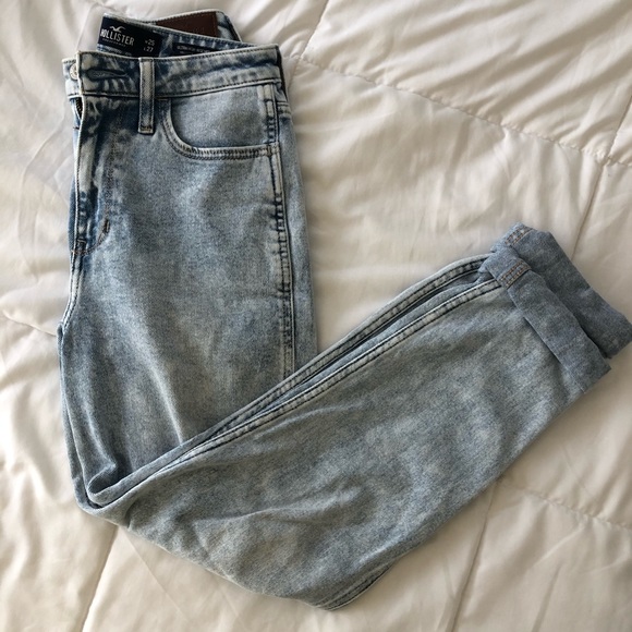 Hollister Denim - Hollister Ultra High Rise Mom Jeans 1R
